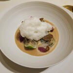ロオジエ - ランチ 秋の特別メニュー：三陸産帆立貝のボンボンと栗のヴルーテ　梨のフイユ　イタリア産白トリュフ カルダモン香るエキュームを添えて