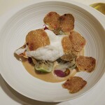 ロオジエ - ランチ 秋の特別メニュー：三陸産帆立貝のボンボンと栗のヴルーテ　梨のフイユ　イタリア産白トリュフ カルダモン香るエキュームを添えて