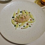 ロオジエ - ランチ 秋の特別メニュー：北海道産毛蟹　クルスタッセのロワイヤル　マリネした蕪のペタル　 葉のクーリィ　花梨のヴィネグレット