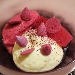 ロオジエ - ランチ 秋の特別メニュー：梨のコンポート　カシスとヴィオレッタのソルベ