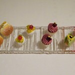 ロオジエ - ランチ 秋の特別メニュー：プチフール