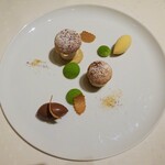 ロオジエ - ランチ 秋の特別メニュー："シャンピニョン" ラム酒風味のマロンのパルフェグラッセ/抹茶のムース ショコラのソルベとウイスキーのアイスクリーム