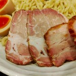 櫻井中華そば店 - 2種類の炙り焼きチャーシュー