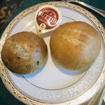 メインダイニングルーム 三笠 - プレーンとシリアルのパン