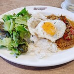 Hawaiian Cafe & Restaurant Merengue - バジルとチキンのガパオライス