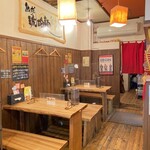 麺志 - 落ち着いたテーブル席もご用意しております