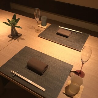 「店内」4名様より貸切が可能ですので、接待やご家族で