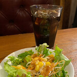 サムシング・クアトロ - 真夜中のスパゲティのサラダ、ドリンク