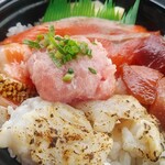 魚丼屋 柳 - 料理写真:ガツ盛り丼