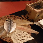 玄蕎麦 野中 - 天日干し　小魚の網焼き