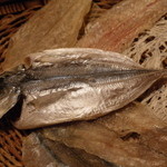玄蕎麦 野中 - 天日干し　小魚の網焼き；小魚は６種