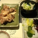 炭火焼鳥うちは - 鶏の唐揚げとおしんこ、お通しの大根おろし