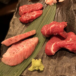 Ushikoi - 牛恋盛り２人前　1298円×2  手前のサシが多いのはザブトン
                        