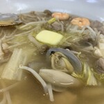 極楽うどん TKU - 魚介鶏塩ニンニクバターうどん