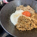 極楽うどん TKU - ジャンキー納豆まぜうどん（ミニごはん付き）（￥840）