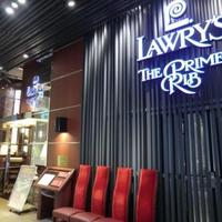 ロウリーズ・ザ・プライムリブ 大阪 - 店外
