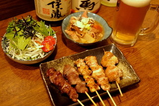 Fukurou - セットメニュー、串焼き5本、モツ煮、サラダ、ドリンク
