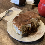 トランジット ビーンズ - 自家製ティラミス、めちゃくちゃデカイ！