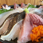 鯛喜 - 海鮮丼1300円