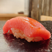 鮨 なんば 日比谷 - マグロの中トロ