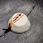 La Brianza - パンナコッタカラメルソース。ミルキーなパンナコッタがいつもコーヒーと驚くほど合うの〜 エスプレッソの国イタリアのドルチェだからかしらぴったりなのよ〜