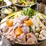炭火と笑いの台所 とりすけ 難波本店 - 厳選された兵庫県産丹波鶏を使用した自慢の水炊き鍋♪