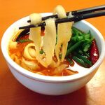 龍興刀削麺舗 - 麵リフト