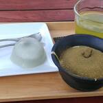 池川茶園 - 茶畑ティラミス（ほうじ茶）、みずもち
