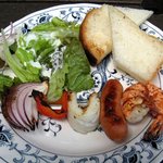 再度山荘 - 香味野菜と海鮮の串焼き香草風味・サラダ・パン