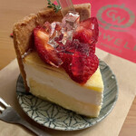 GOLDWELL - ・美ら島ベリー・キセキノチーズケーキ
            （1カット単品:¥1,296）