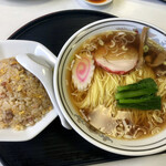 中華料理広東亭 - 半チャーハン　ラーメン