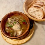 ビストリア - 牡蠣としらすのアヒージョ