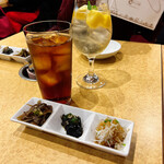 波へい - サングリアと烏龍茶　肉ごぼう、ナス味噌、じゃこおろし