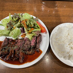 Carne Bar Katete - 牛ハラミステーキ。もっとソースの風味がしっかりあってもいい。山葵を効かせたい