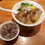 麺屋 六感堂 - 豚の味噌漬け焼きラーメン＋雑穀米