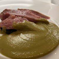 フランス料理 タンモア - ペルドロールージュの胸肉のロースト、牡蠣のクリームソース、ほうれん草のソテー