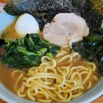 櫻亭プラス＋ - 横浜家系ラーメン並+味玉+ほうれん草 の麺
