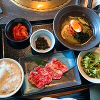和牛焼肉 土古里 上野バンブーガーデン店 - 和牛カルビとハーフ冷麺セット(1,980円)