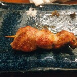 h Jidoriya Gokuu - ウチモモ・・・しっかりした食感で、美味しい。普段食べているモモとは別物。