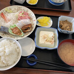 やま - 水曜限定5点盛り定食750円