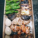 地鶏屋ごくう - あらかじめお願いしておいたお弁当・・・帰宅したら、家族が貧しい夕飯でしたので提供してしまいました。