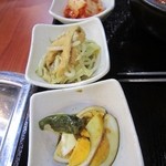 韓国料理 ヌルンジ - お替かわり自由のおかず３品