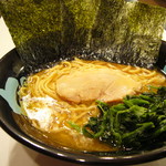 七福家 - 濃厚スープが絡みやすい、特注のこだわり麺。小麦の風味が半端ない。