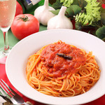 カプリチョーザ - 料理写真:創業以来人気を誇る「トマトとニンニクのスパゲティ」を是非一度ご賞味あれ!