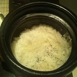 柏木 - 土瓶のおひつに入った新米ご飯