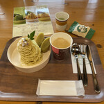 Takoman - しぼりたて焼き芋モンブランパフェ800円
                        セットドリンク（ホットコーヒー）10⓪円
                        サービスのたこまん新味 抹茶
                         
                        ナイフがある。
                        断面見ろとw