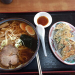 Shimodewa Uchiyamaya - 大ラーメン(550円)＋餃子(450円)