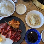 肉の館 羅生門 - ダブル焼肉＋ホルモン定食1740円税込ご飯大盛無料