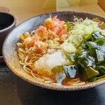 Yudetarou - 紅生姜、福神漬け、天かす、柚子粉をトッピング