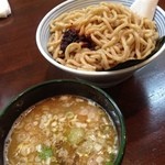 Mensaibou Gorouza - 特濃塩つけ麺-極太麺バージョン！ゴワゴワとした全粒粉の麺は食べ応えがあり、特濃というほど濃厚ではないが、麺を十分に支えている。